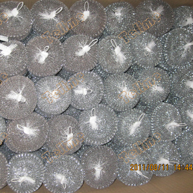 Metal scourer